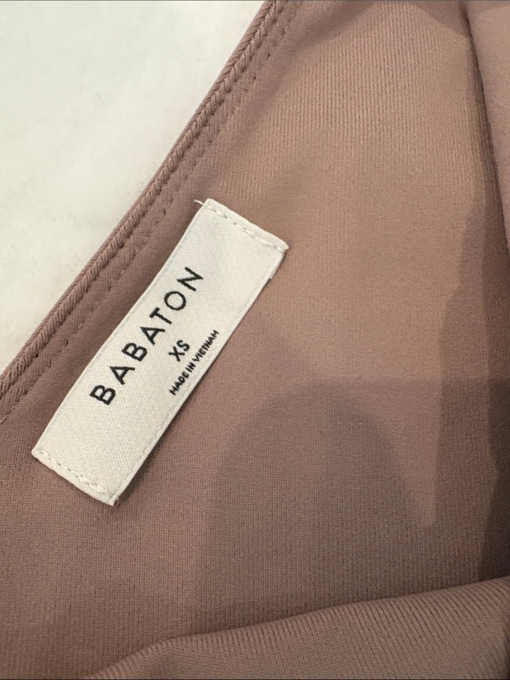 Aritzia Babaton Taupe Contour V-Neck Tank bodysuit and brown crop knit SZ xs NWT - Picture 4 of 9
